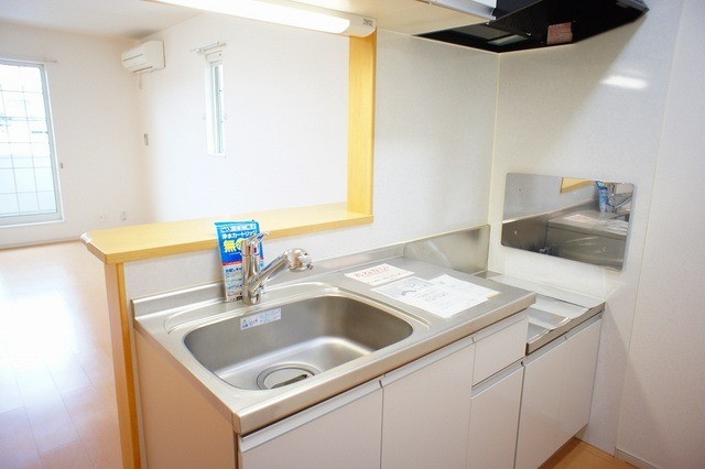 ��ʌ������s�����Q���ڂ̃A�p�[�g�̃L�b�`��