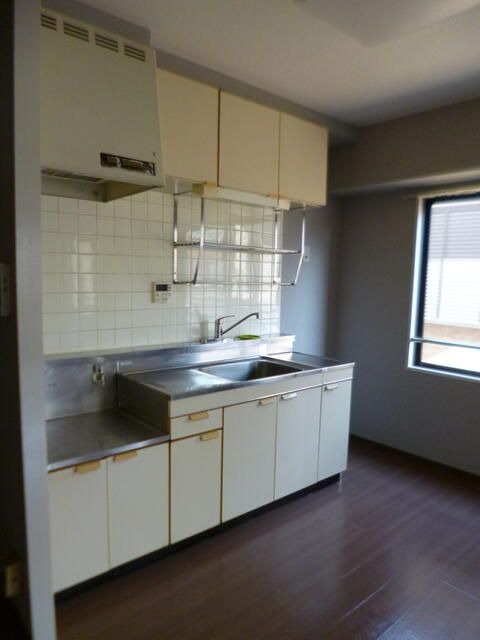 ��ʌ��������܎s�k�擌�听���P���ڂ̃}���V�����̃L�b�`��