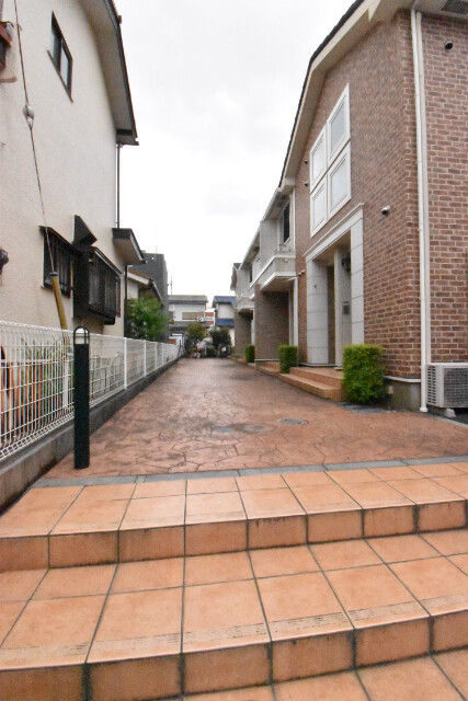 ��ʌ������s�����Q���ڂ̃A�p�[�g�̃G���g�����X