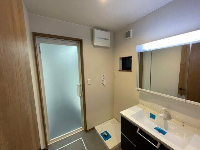 ��ʌ��������܎s�Y�a��̉ƂQ���ڂ̈�ˌ��Ă̐��ʏ�