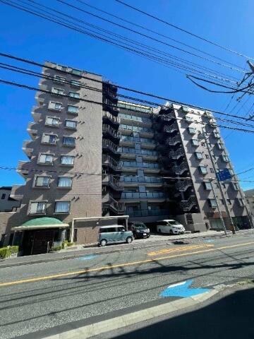 ��ʌ��������܎s���ʏ��R���ڂ̃}���V�����̌����O��