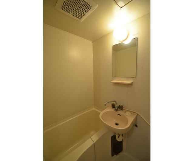 ��ʌ�����s�ܔԒ��̃A�p�[�g�̃o�X