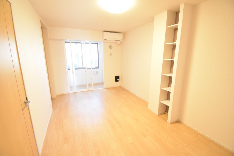 ��ʌ��������܎s����厚��v�ۗ̉Ƃ̃A�p�[�g�̋����E���r���O