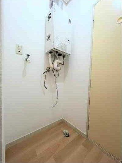 ��ʌ�����s�ܔԒ��̃A�p�[�g�̂��̑������E�X�y�[�X