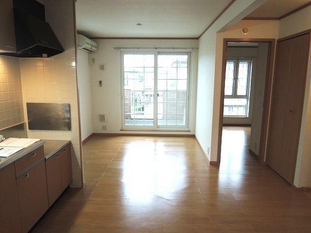 ��ʌ��k�����S�ɓޒ��厚�����̃A�p�[�g�̋��ԁE���r���O