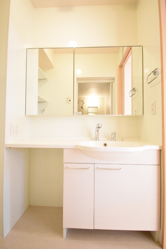 ��ʌ��������܎s�k��y�C���Q���ڂ̃A�p�[�g�̐��ʏ�