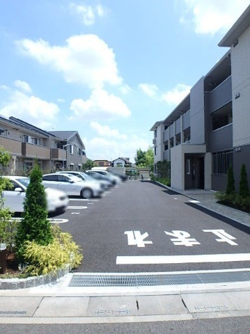 ��ʌ��������܎s�k��y�C���Q���ڂ̃A�p�[�g�̒��ԏ�