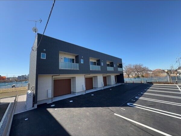 ��ʌ�����s�{���Q���ڂ̃e���X�n�E�X�̌����O��