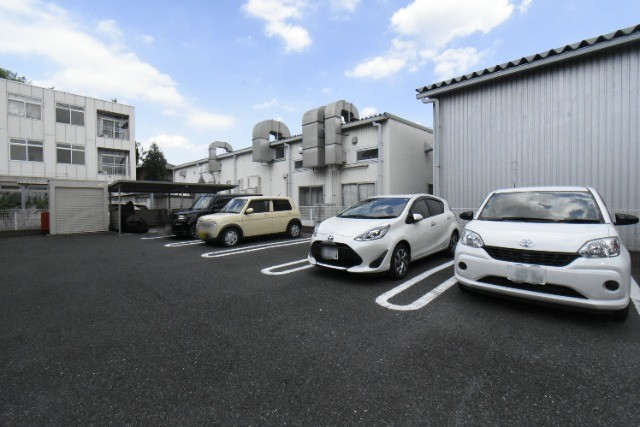 ��ʌ��������܎s�k��g�쒬�Q���ڂ̃A�p�[�g�̒��ԏ�