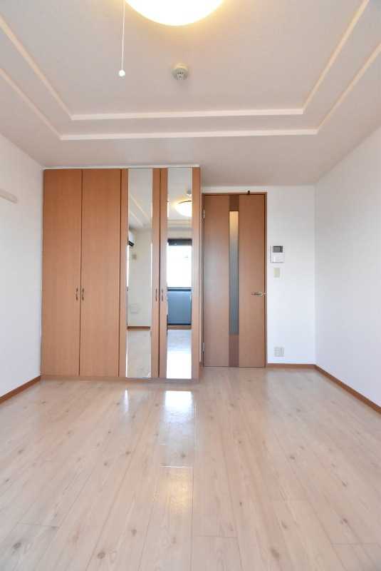 ��ʌ������s�ԌI�S���ڂ̃}���V�����̋��ԁE���r���O