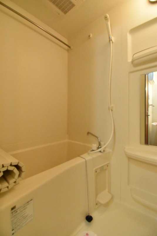 ��ʌ������s�ԌI�S���ڂ̃}���V�����̃o�X