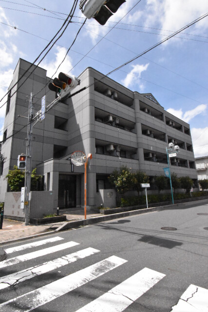 ��ʌ������s�ԌI�S���ڂ̃}���V�����̌����O��