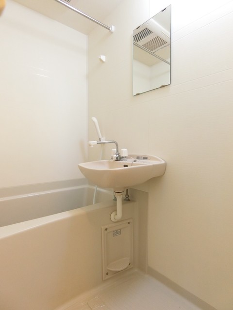 ��ʌ��������܎s��΋���̏o���̃A�p�[�g�̃o�X