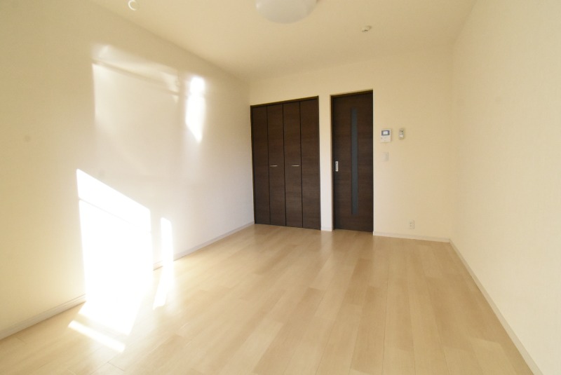 ��ʌ�����s���s���R���ڂ̃A�p�[�g�̂��̑������E�X�y�[�X