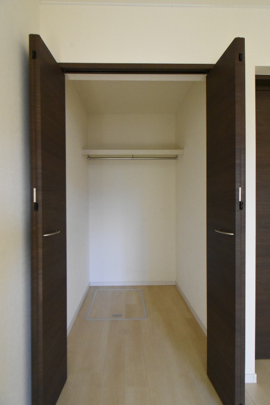 ��ʌ�����s���s���R���ڂ̃A�p�[�g�̎��[