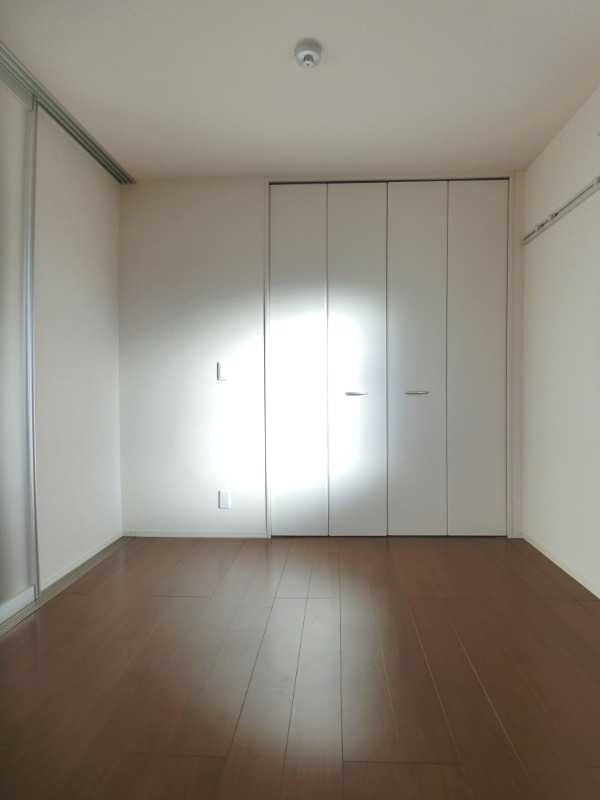 ��ʌ��z�J�s���C�N�^�E���Q���ڂ̃A�p�[�g�̋��ԁE���r���O