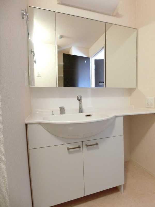 ��ʌ��z�J�s���C�N�^�E���Q���ڂ̃A�p�[�g�̐��ʏ�