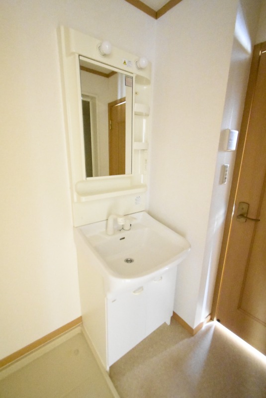 ��ʌ��@�c�s�厚���R�̃A�p�[�g�̐��ʏ�