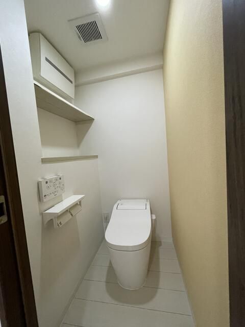 ��ʌ�����s�݉ƒ��̃}���V�����̃g�C��