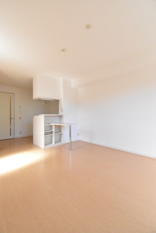 ��ʌ��z�J�s��z�J�R���ڂ̃A�p�[�g�̋��ԁE���r���O