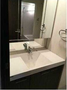 ��ʌ��������܎s�k��ޗǒ��̃}���V�����̐��ʏ�