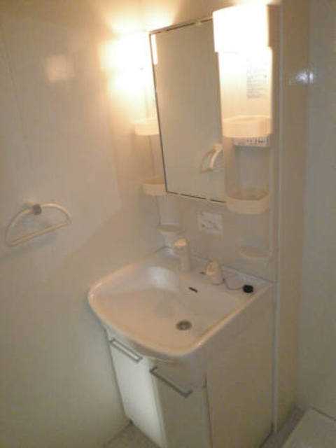 ��ʌ��������܎s�k��y�C���Q���ڂ̃A�p�[�g�̐��ʏ�