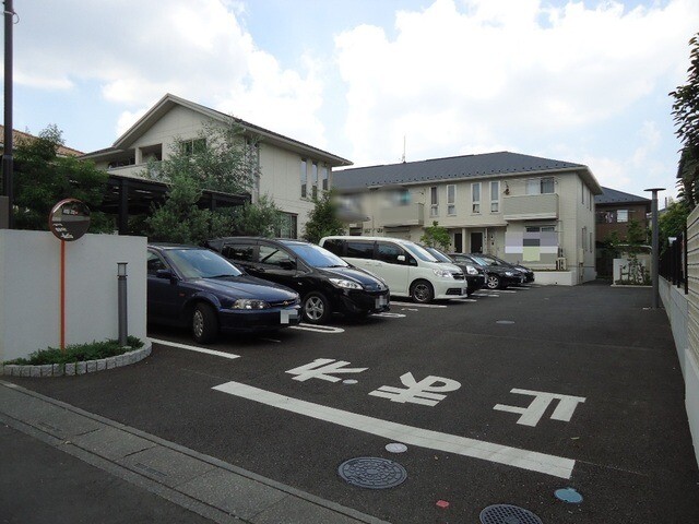 ��ʌ��������܎s�k��y�C���Q���ڂ̃A�p�[�g�̒��ԏ�