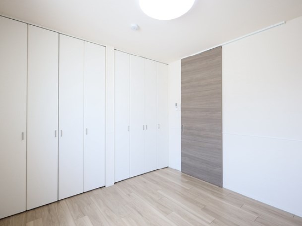 ��ʌ���z�s�������P���ڂ̃}���V�����̂��̑������E�X�y�[�X