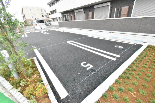 ��ʌ��������܎s����厚�w��̃A�p�[�g�̒��ԏ�