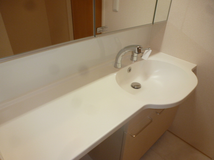 ��ʌ�����s�씵���J�V���ڂ̃A�p�[�g�̐��ʏ�