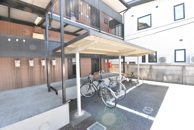 ��ʌ��z�J�s�o�˒��̃A�p�[�g�̂��̑�