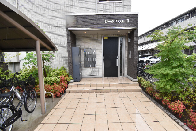 ��ʌ������s����P���ڂ̃A�p�[�g�̃G���g�����X