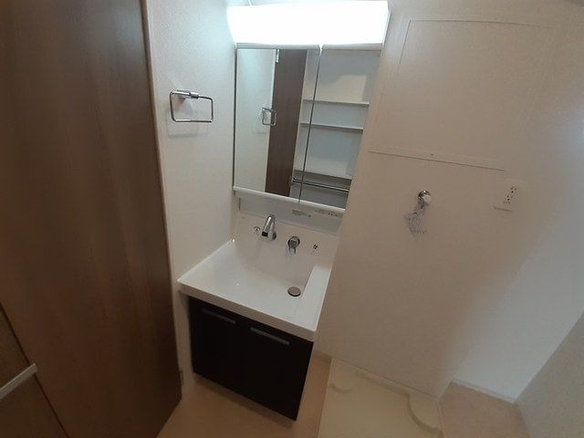 ��ʌ�����s�厚���̃A�p�[�g�̐��ʏ�