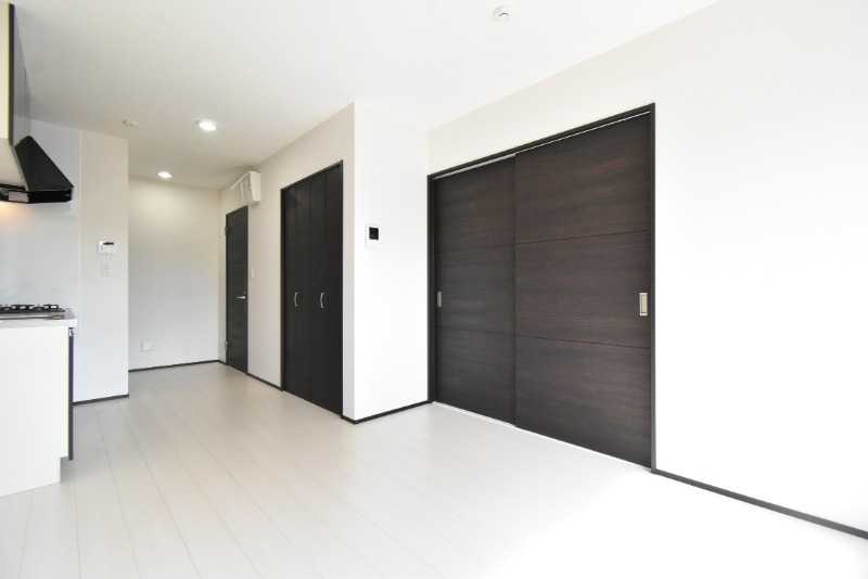 ��ʌ��������܎s�Y�a��c�R���̃A�p�[�g�̋��ԁE���r���O