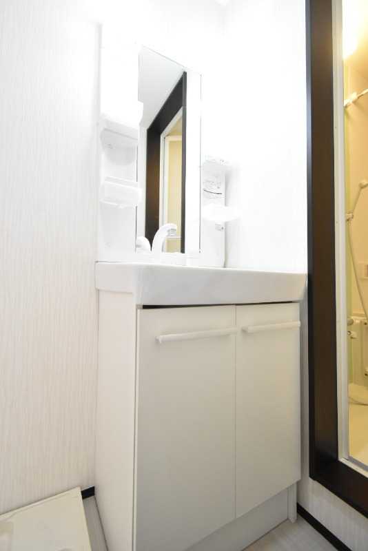 ��ʌ��������܎s�Y�a��c�R���̃A�p�[�g�̐��ʏ�