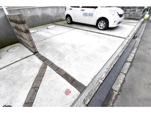 ��ʌ��������܎s�Y�a��c�R���̃A�p�[�g�̒��ԏ�