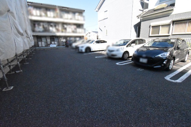 ��ʌ��z�J�s�����S���ڂ̃A�p�[�g�̒��ԏ�