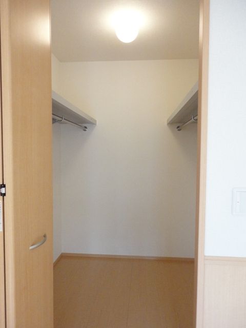 ��ʌ��������܎s�k����i���Q���ڂ̃e���X�n�E�X�̎��[