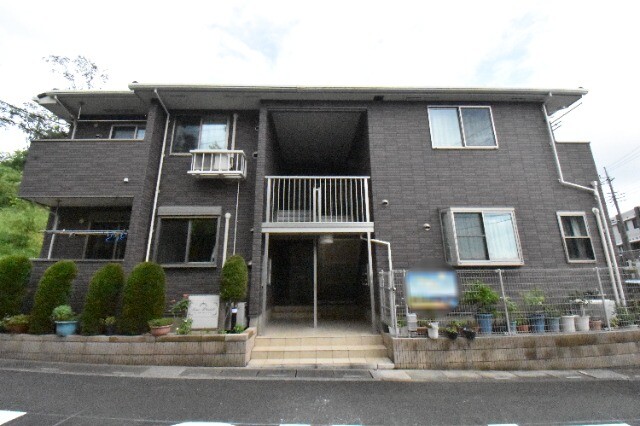 ��ʌ��@�c�s�@�c�S���ڂ̃A�p�[�g�̃G���g�����X