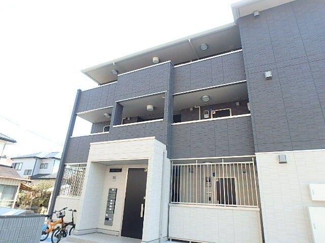 ��ʌ��������܎s�k�擌�听���P����83-1�̃A�p�[�g�̌����O��