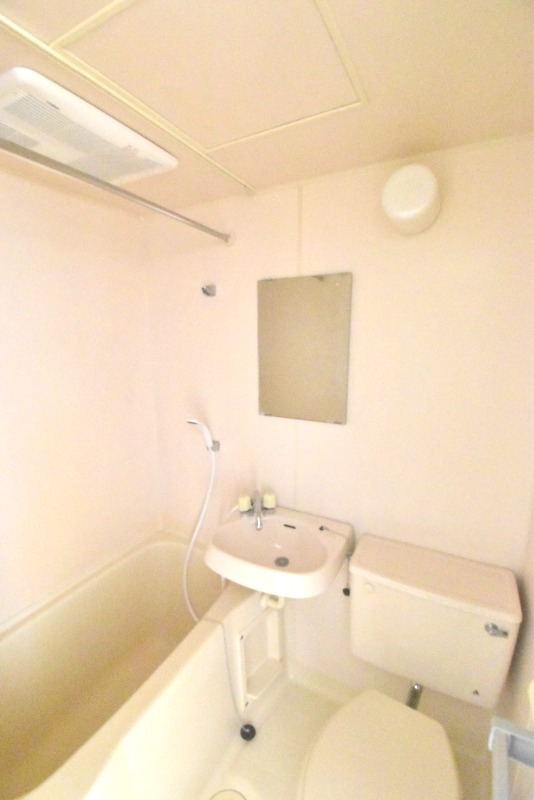 ��ʌ���z�s��ג��̃A�p�[�g�̃o�X