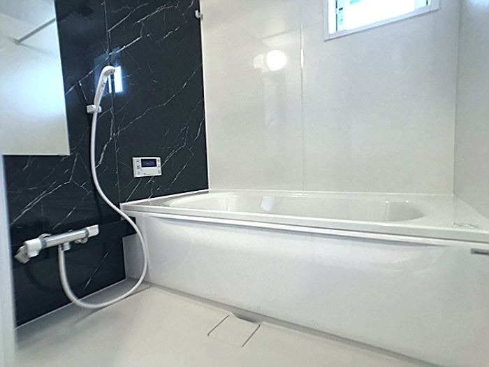 ��ʌ��z�J�s���C�N�^�E���X���ڂ̃A�p�[�g�̃o�X