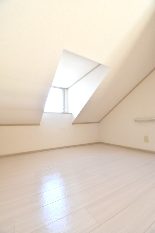 ��ʌ���z�s��ג��̃A�p�[�g�̂��̑������E�X�y�[�X