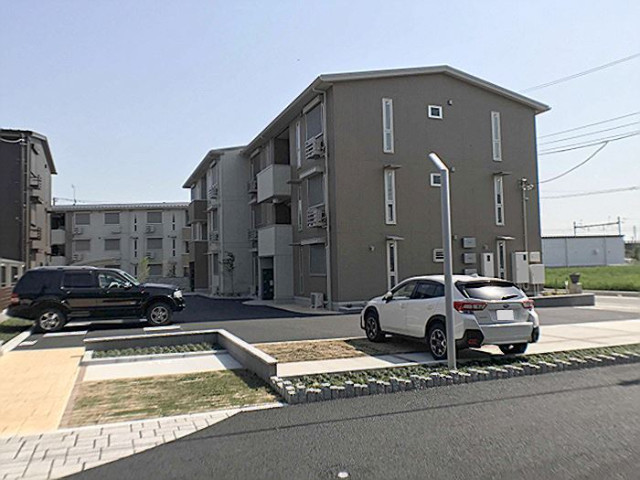 ��ʌ��z�J�s���C�N�^�E���X���ڂ̃A�p�[�g�̒��ԏ�