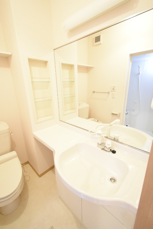 ��ʌ��������܎s�k��{�����Q���ڂ̃A�p�[�g�̐��ʏ�