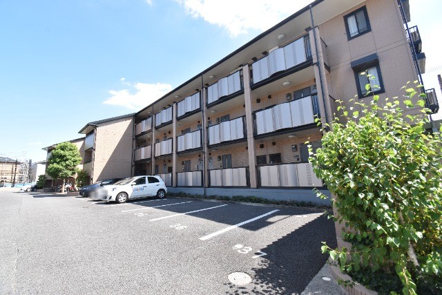 ��ʌ��z�J�s���z�J�Q���ڂ̃A�p�[�g�̒��ԏ�