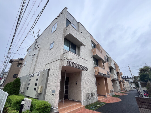 ��ʌ������s���T���ڂ̃A�p�[�g�̌����O��