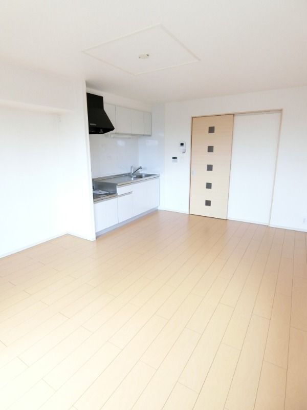 ��ʌ������s���T���ڂ̃A�p�[�g�̋��ԁE���r���O