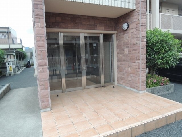 ��ʌ�����s�厚��̃}���V�����̃G���g�����X