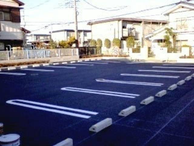 ��ʌ�����s�厚��̃}���V�����̒��ԏ�